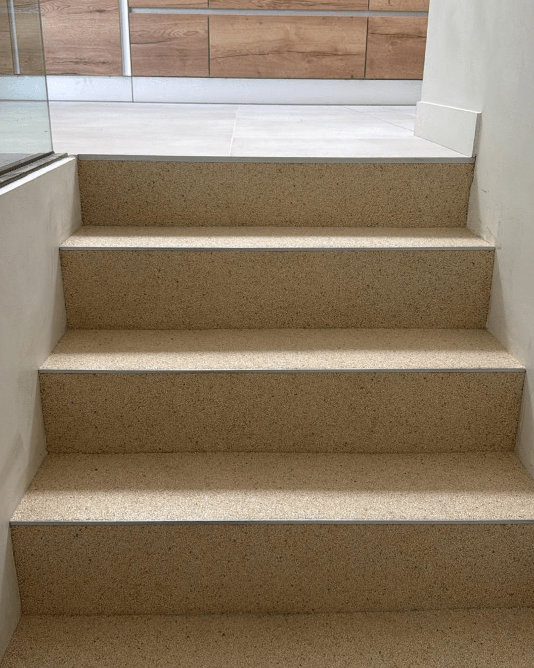 Revêtement intérieur escalier nailloux